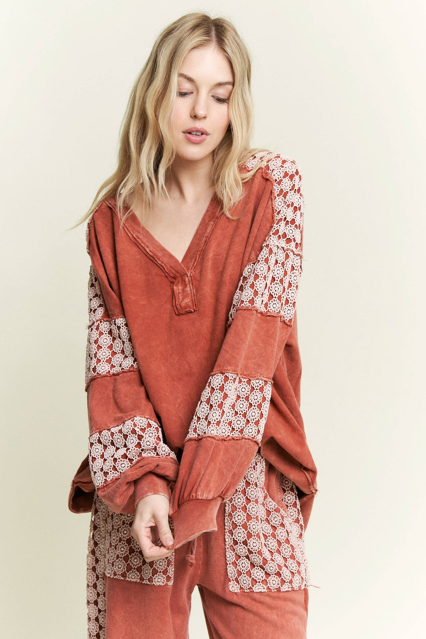 MineralWash Vneck floral detailed terry top HT5950
