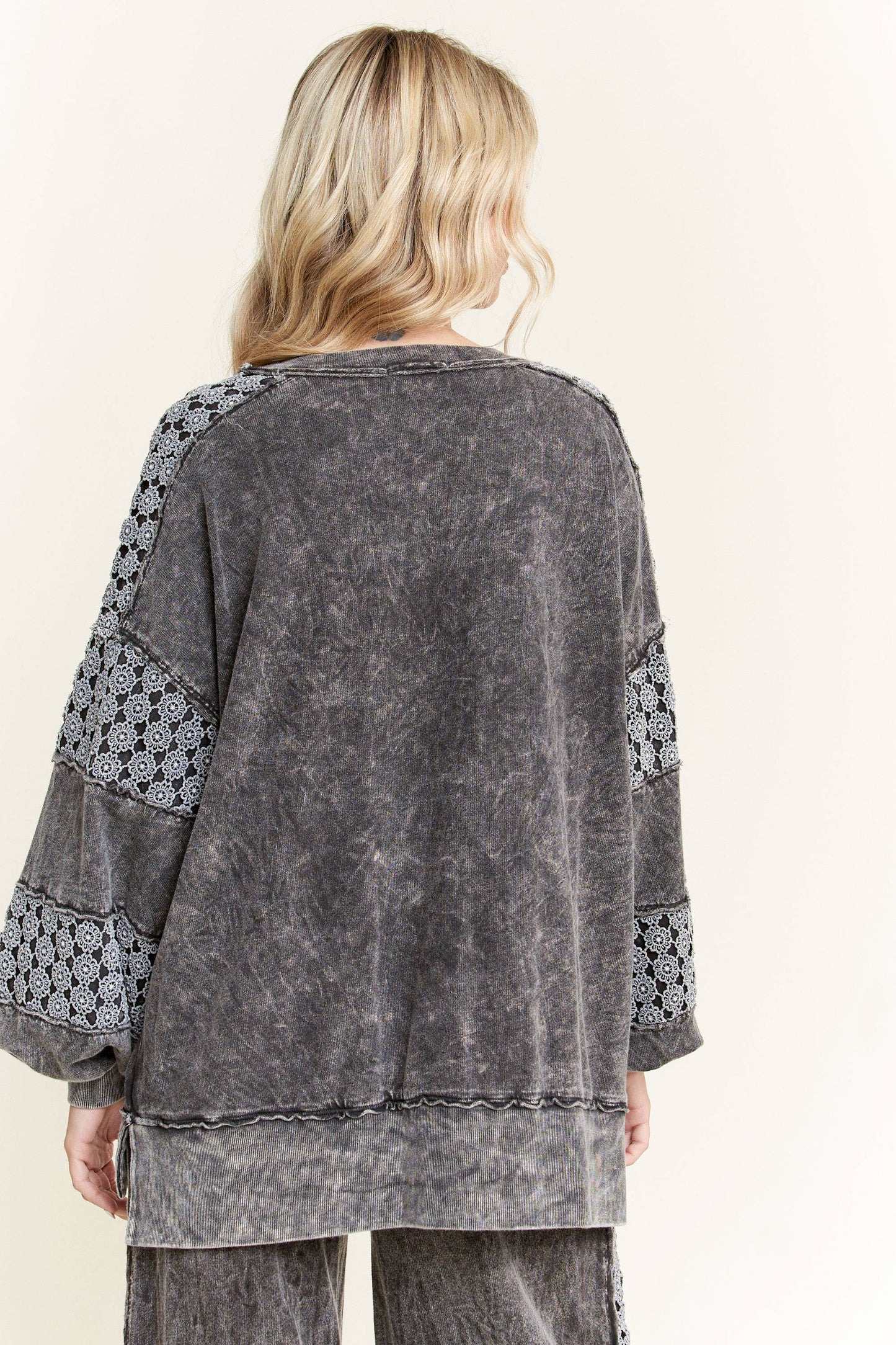 MineralWash Vneck floral detailed terry top HT5950