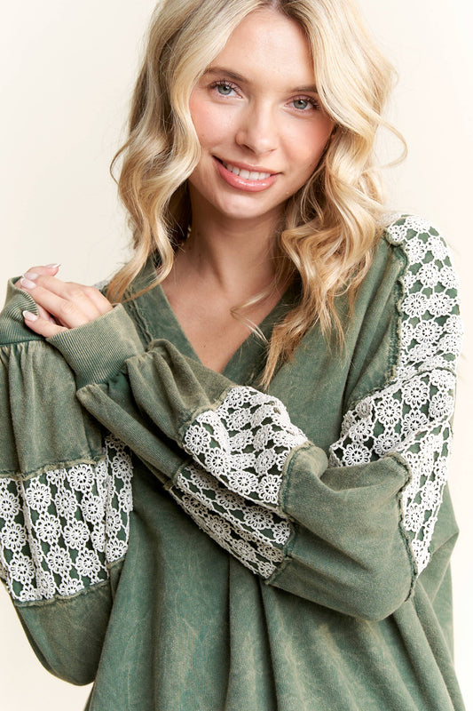 MineralWash Vneck floral detailed terry top HT5950