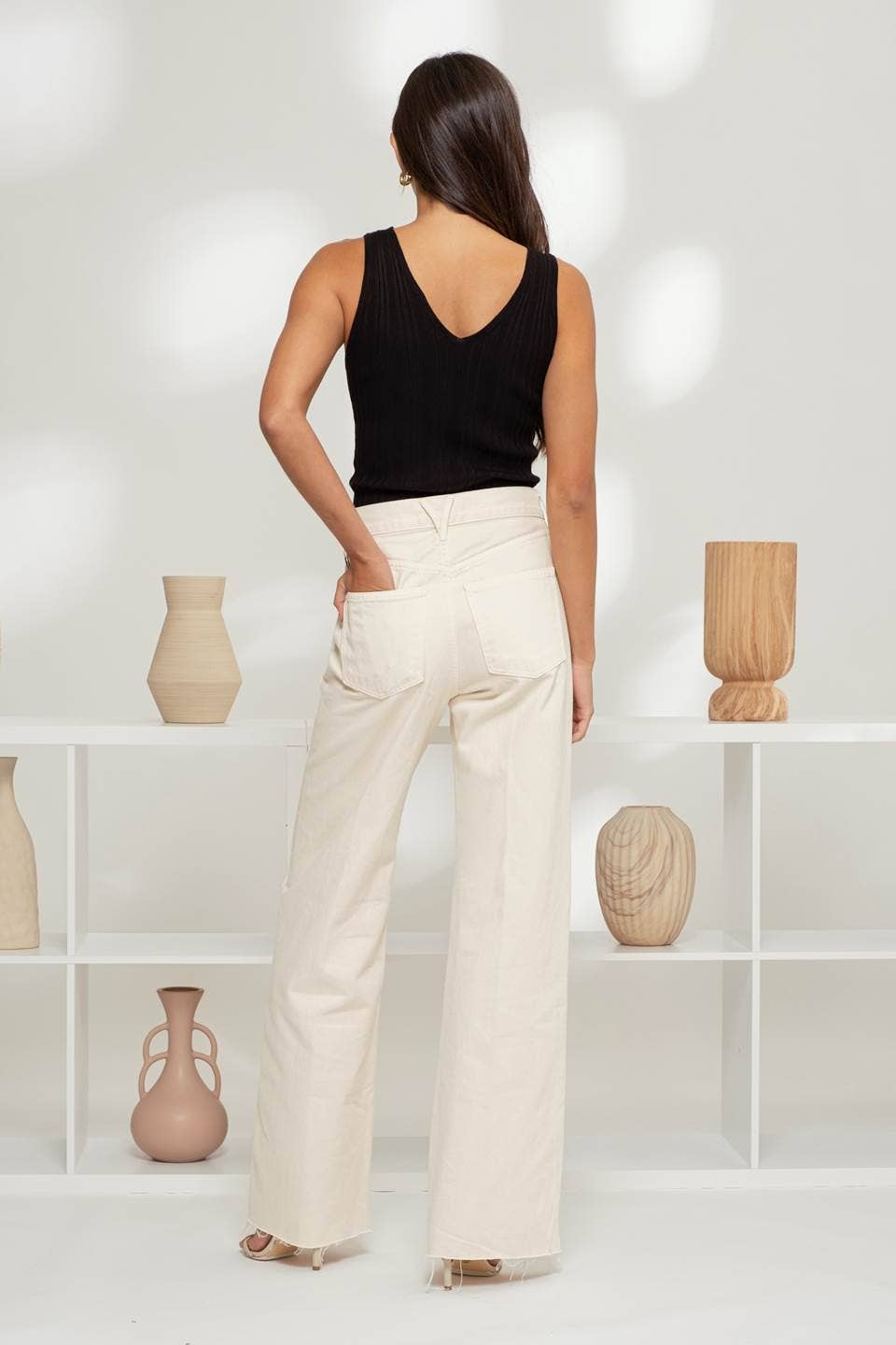 Nora SLEEVELESS V NECK SWEATER KNIT TOP