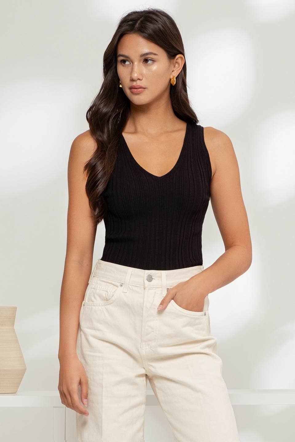 Nora SLEEVELESS V NECK SWEATER KNIT TOP