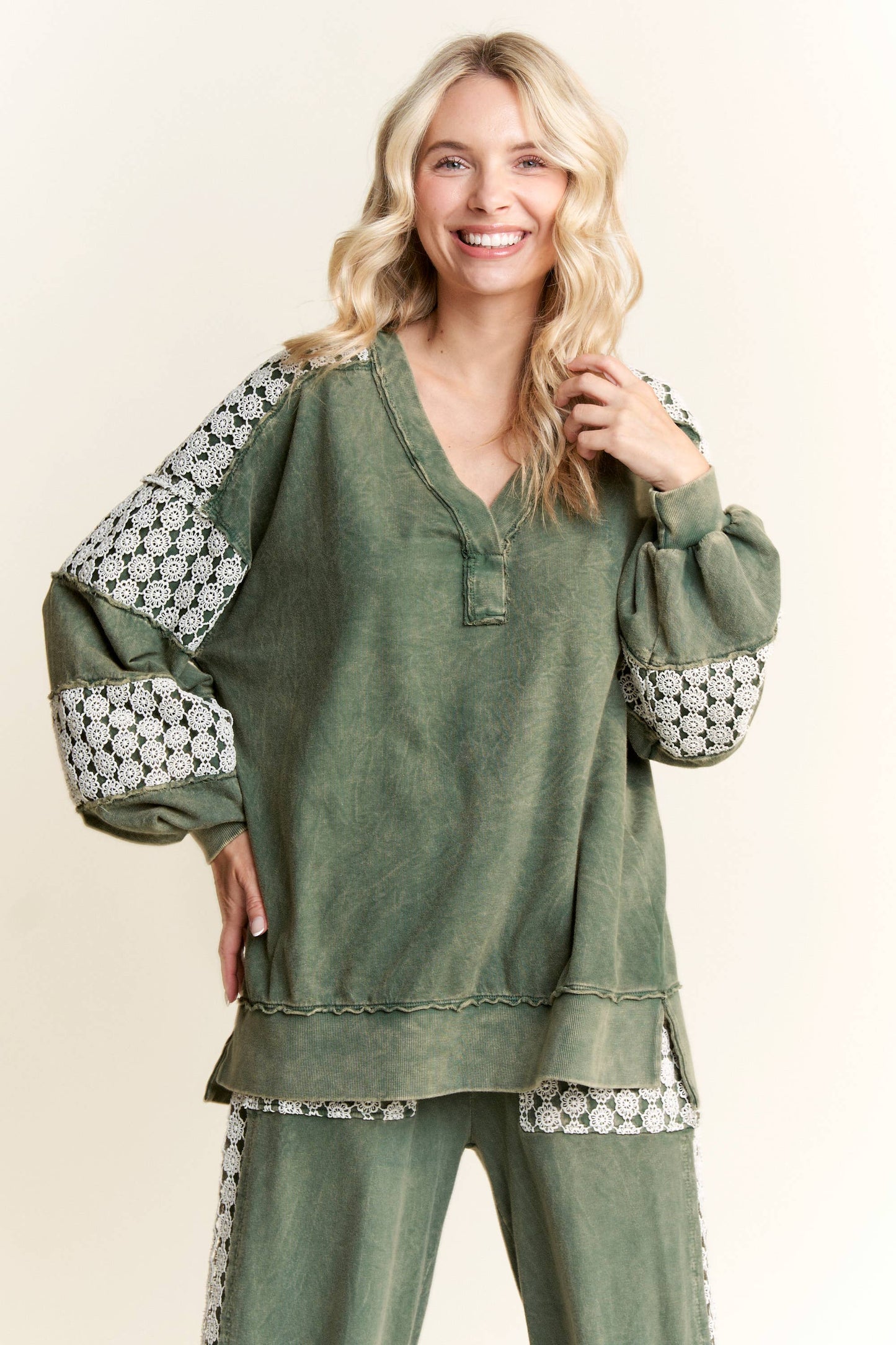 MineralWash Vneck floral detailed terry top HT5950