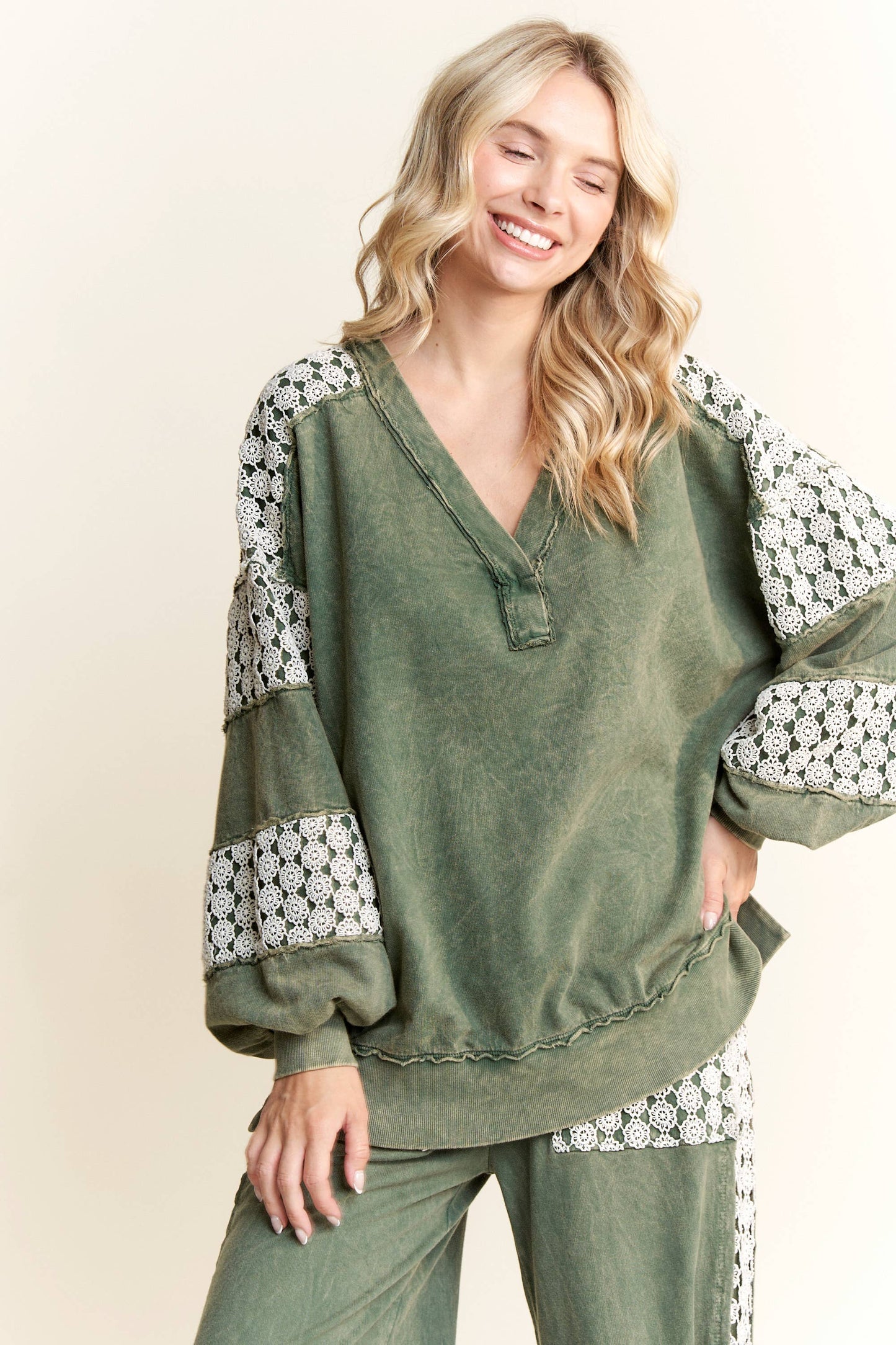 MineralWash Vneck floral detailed terry top HT5950