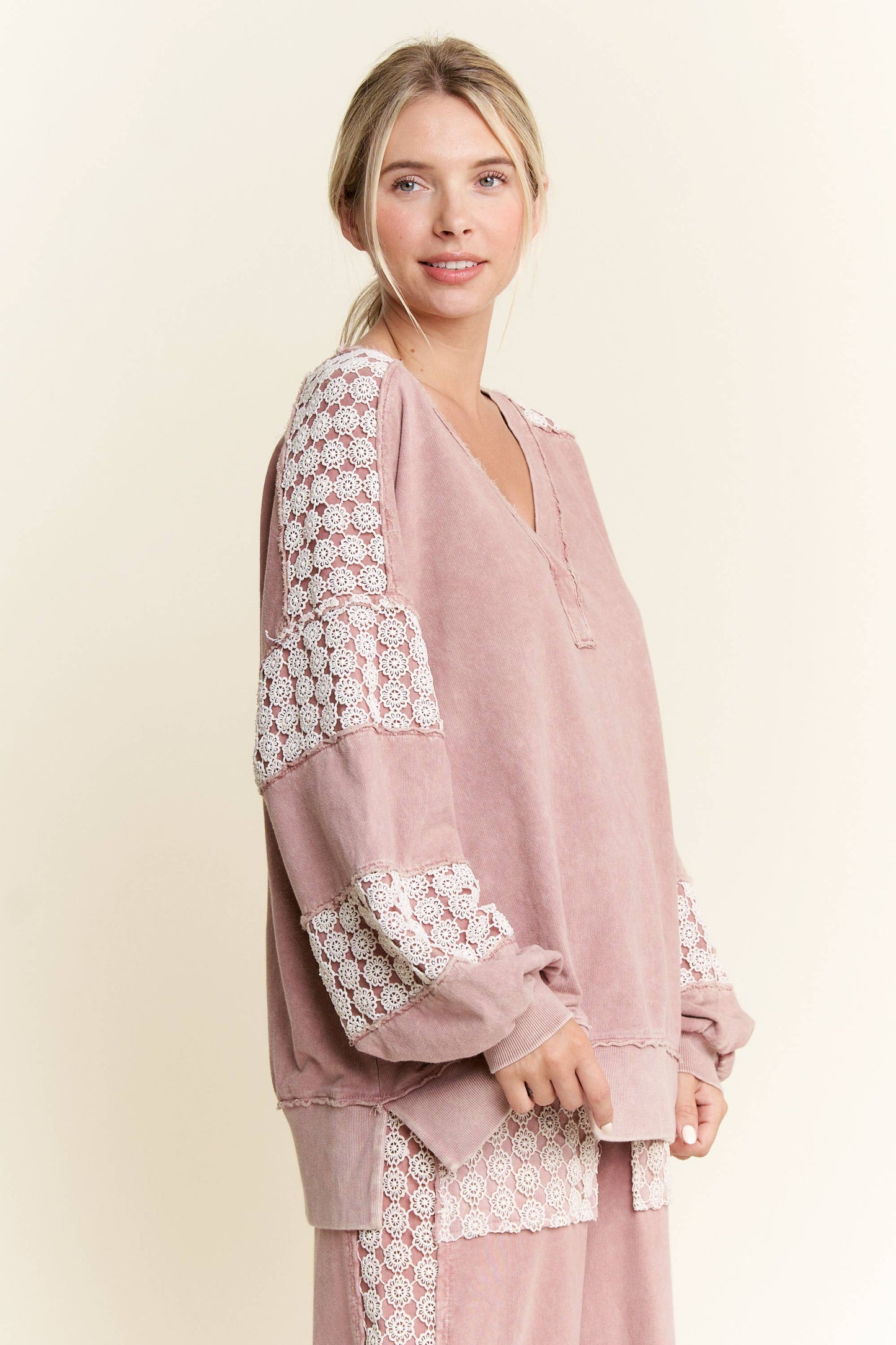MineralWash Vneck floral detailed terry top HT5950