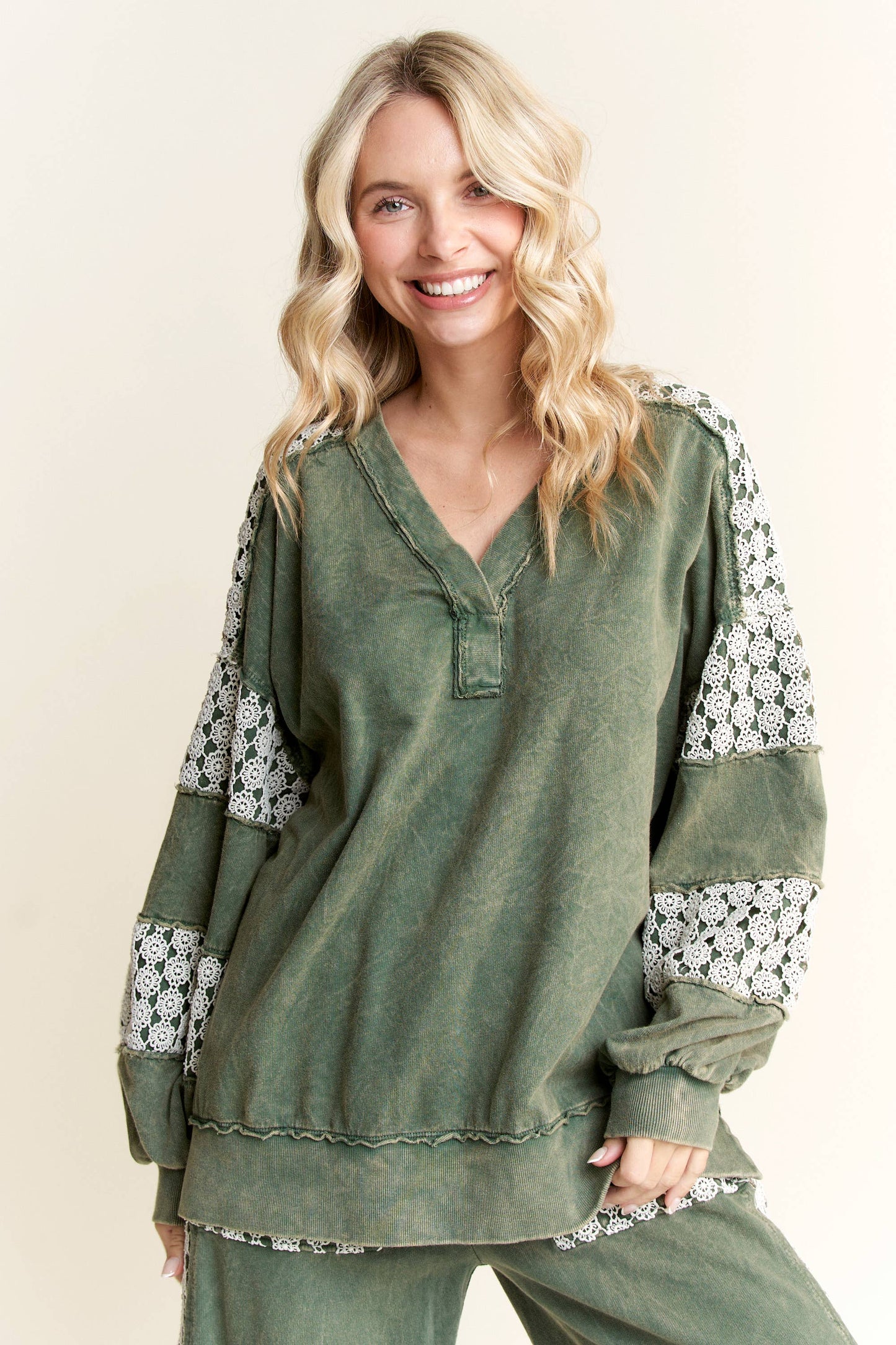 MineralWash Vneck floral detailed terry top HT5950