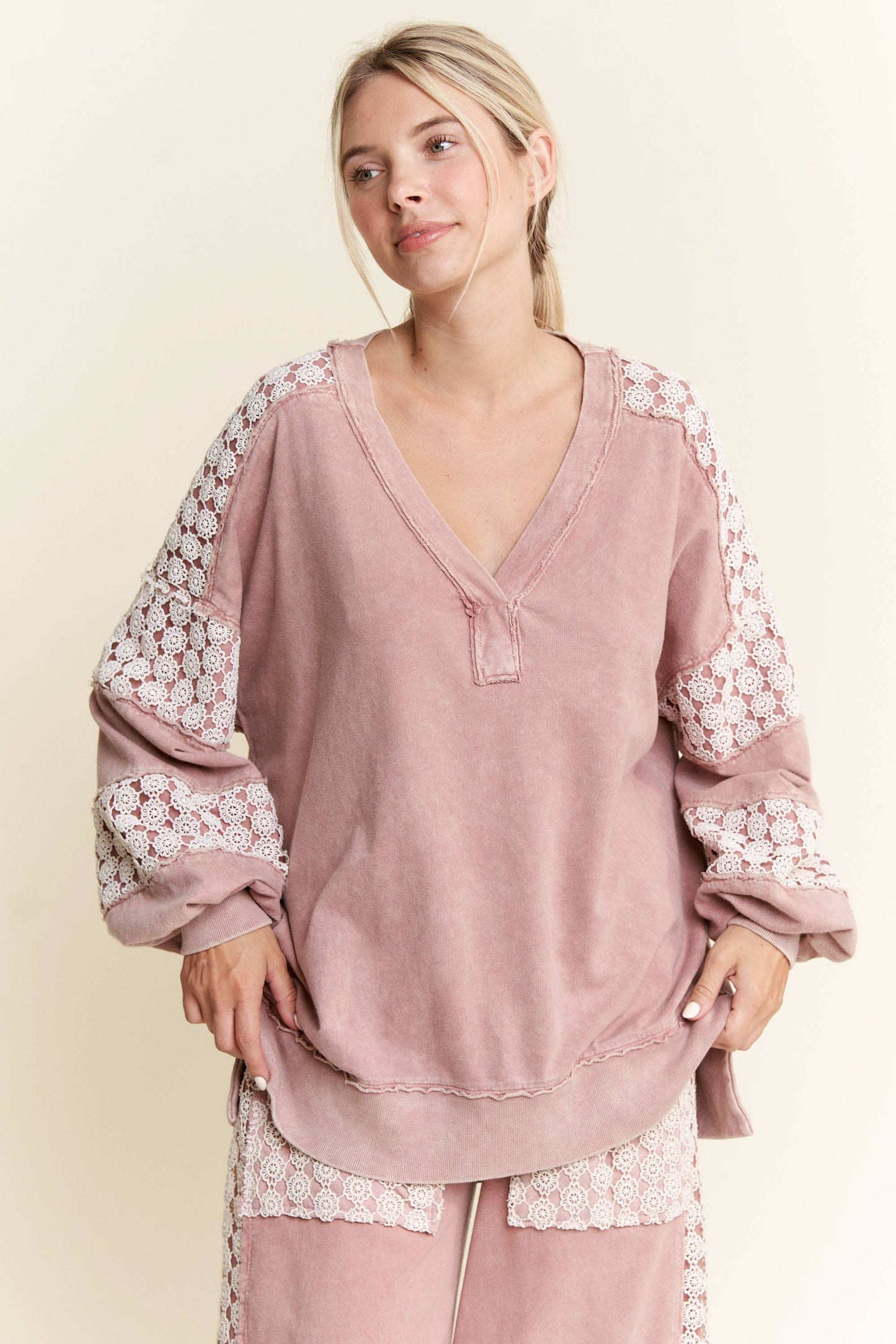 MineralWash Vneck floral detailed terry top HT5950