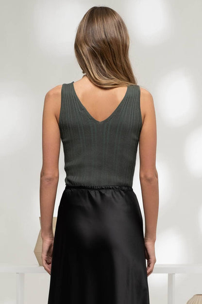 Nora SLEEVELESS V NECK SWEATER KNIT TOP