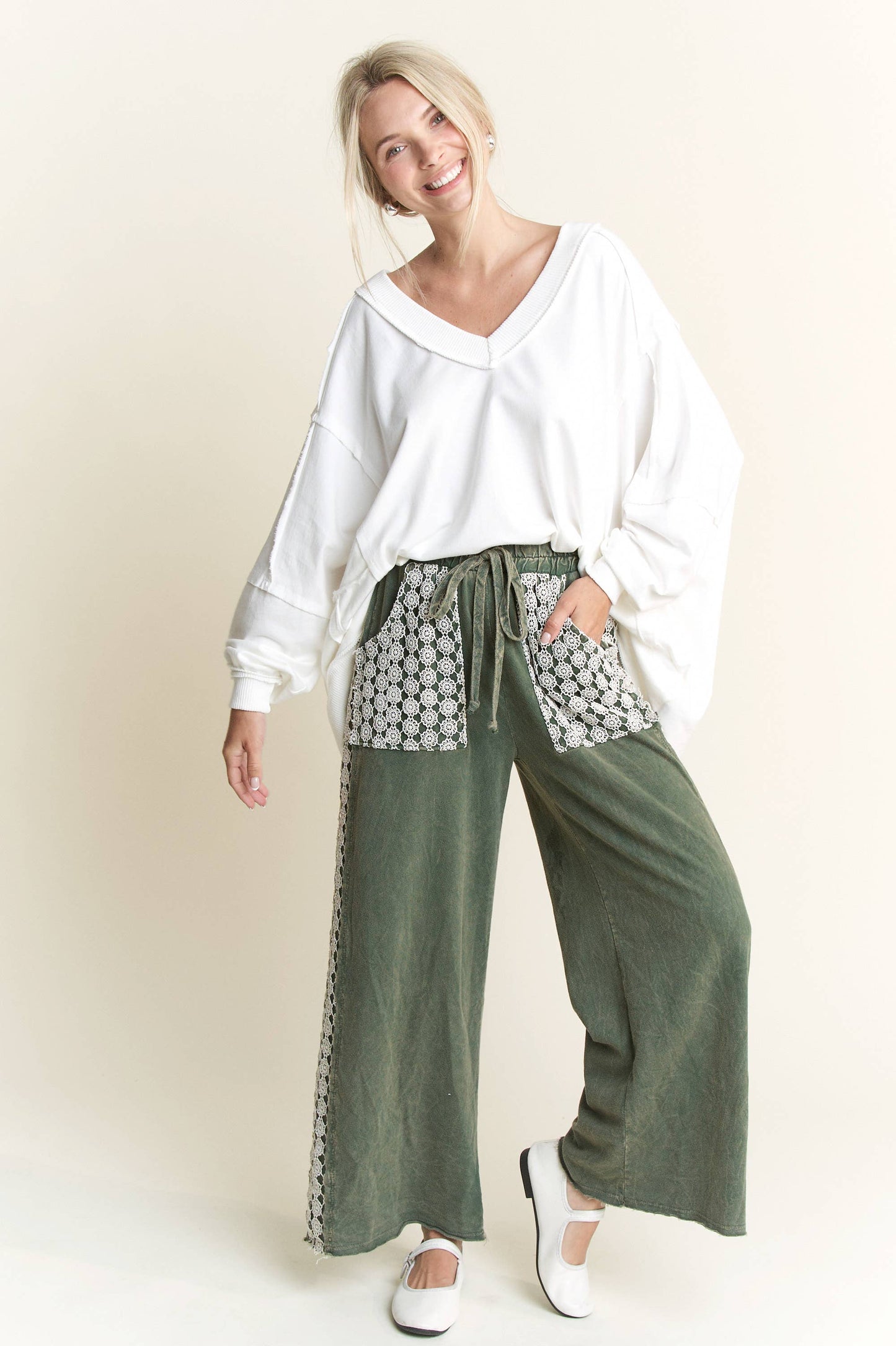 Mineral Wash Floral Daisy trim Pants
