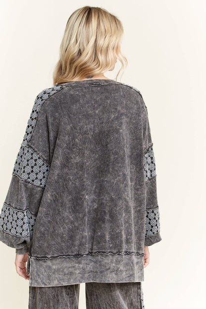 MineralWash Vneck floral detailed terry top HT5950
