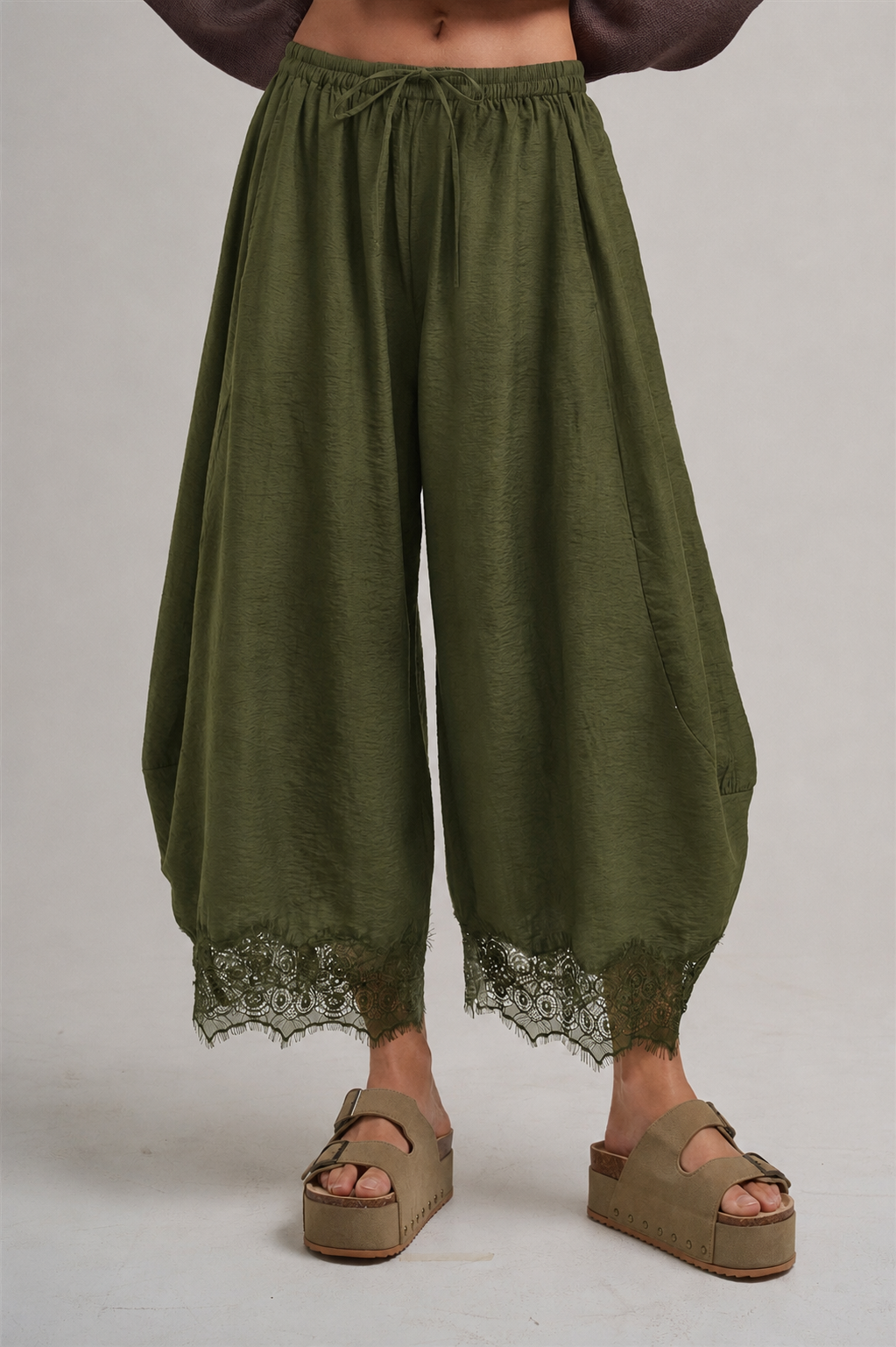 CECE FLOWY WIDE BALLOON LEG PANTS