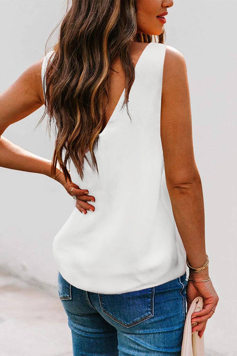 Shelley White Solid Color Deep V-Neck Loose Tank Top