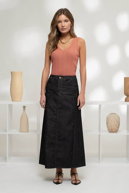 Nora SLEEVELESS V NECK SWEATER KNIT TOP