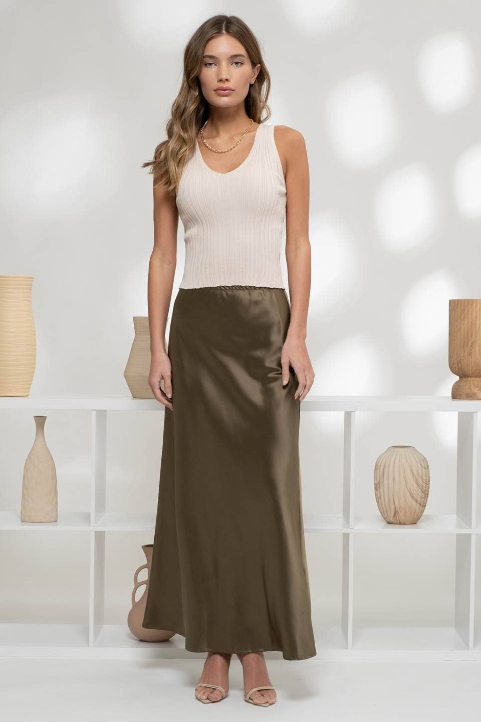 Nora SLEEVELESS V NECK SWEATER KNIT TOP