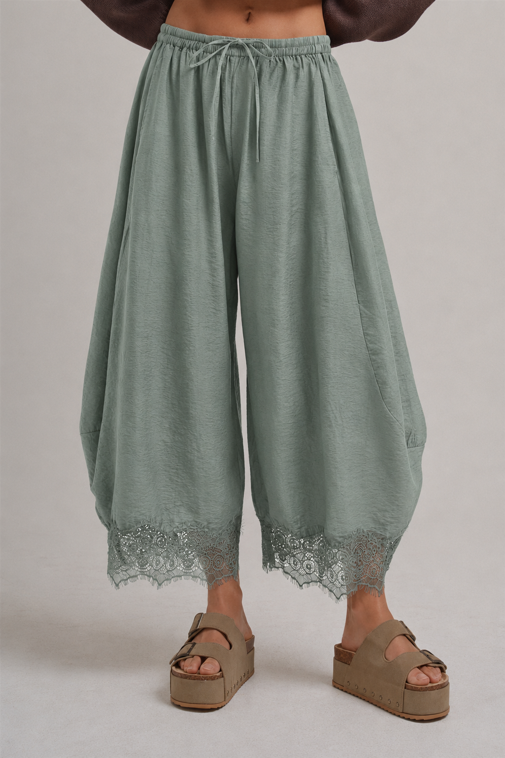 CECE FLOWY WIDE BALLOON LEG PANTS