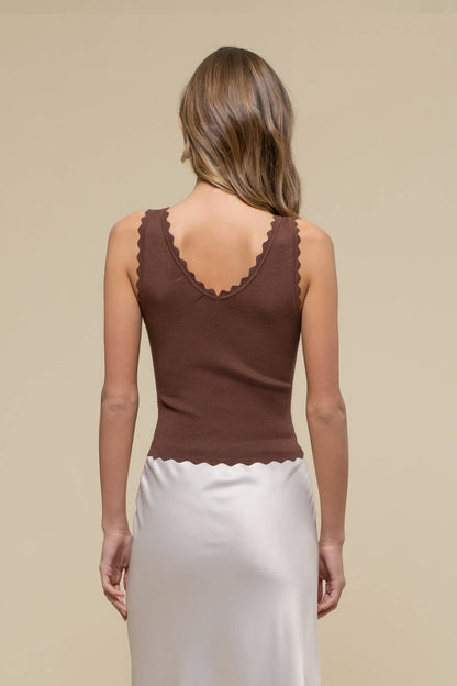 Dani SCALLOP EDGE SLEEVELESS SWEATER KNIT CROP TOP