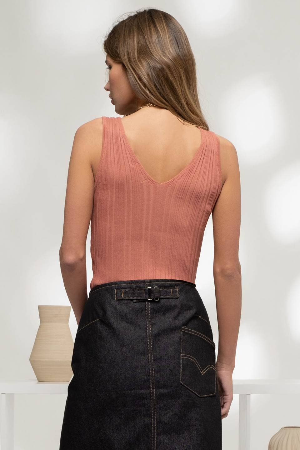 Nora SLEEVELESS V NECK SWEATER KNIT TOP