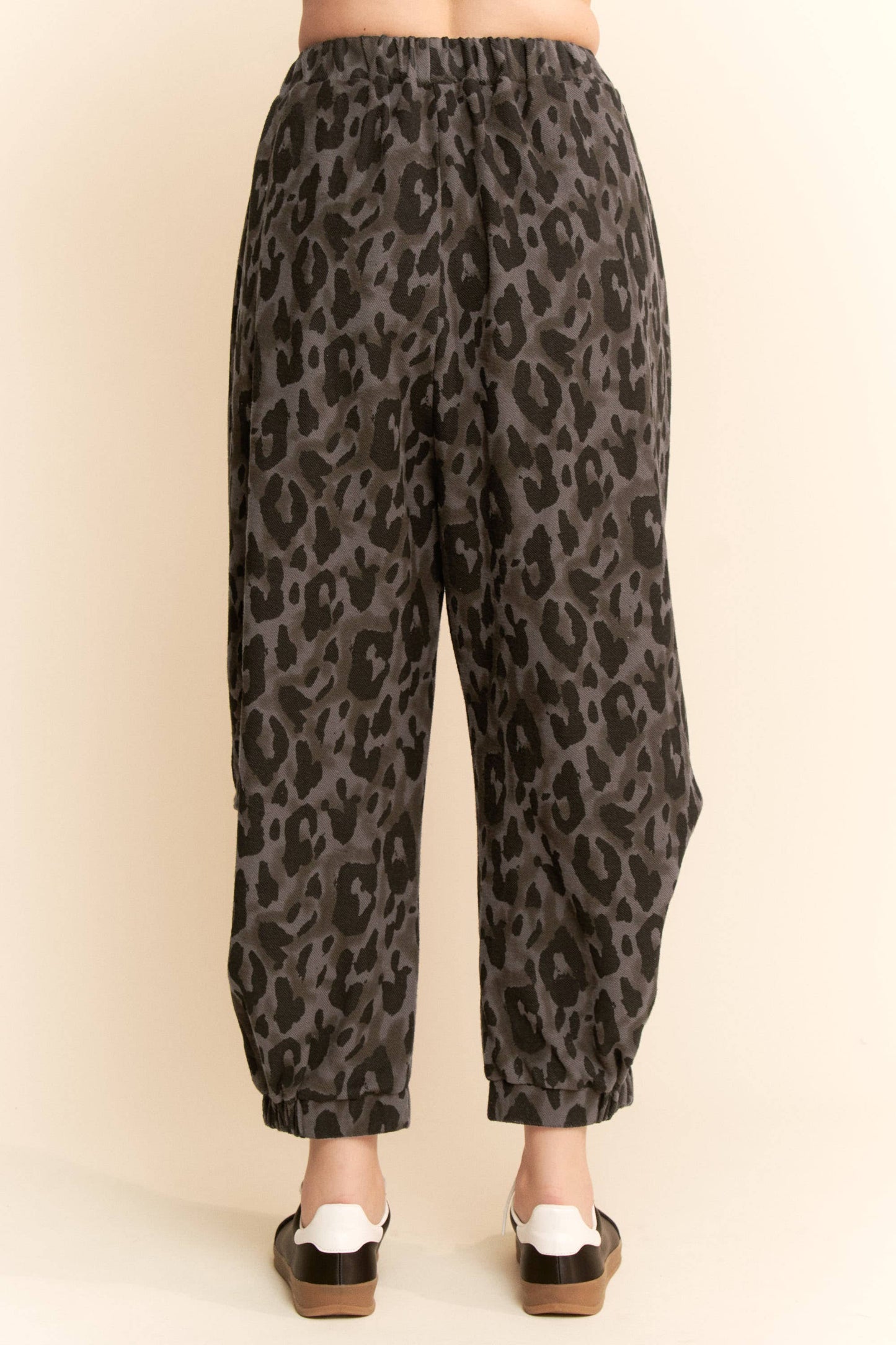 TATUM LEOPARD PRINTED SOFT KNIT CINCH TIE TOP PANTS SET