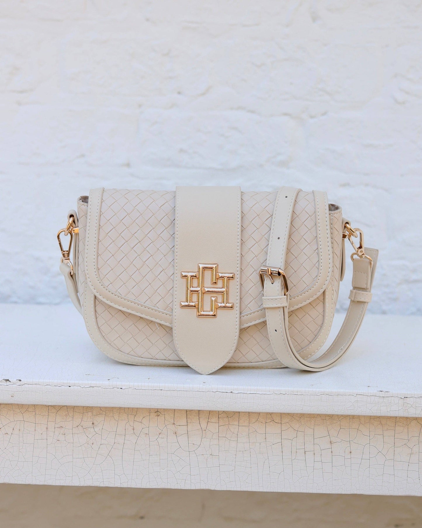 Griffin Crossbody Bag Woven Almond 🥚