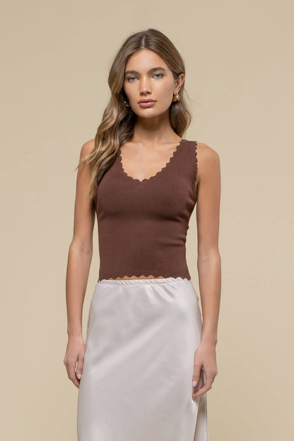 Dani SCALLOP EDGE SLEEVELESS SWEATER KNIT CROP TOP