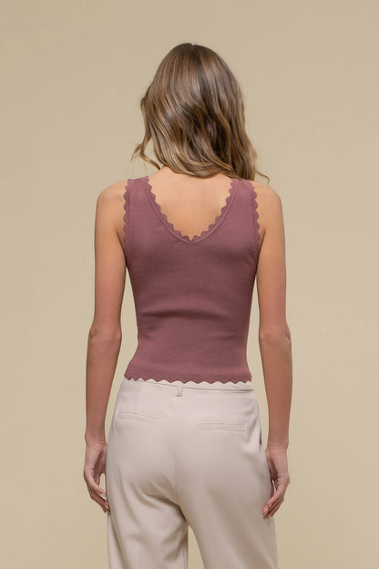 Dani SCALLOP EDGE SLEEVELESS SWEATER KNIT CROP TOP