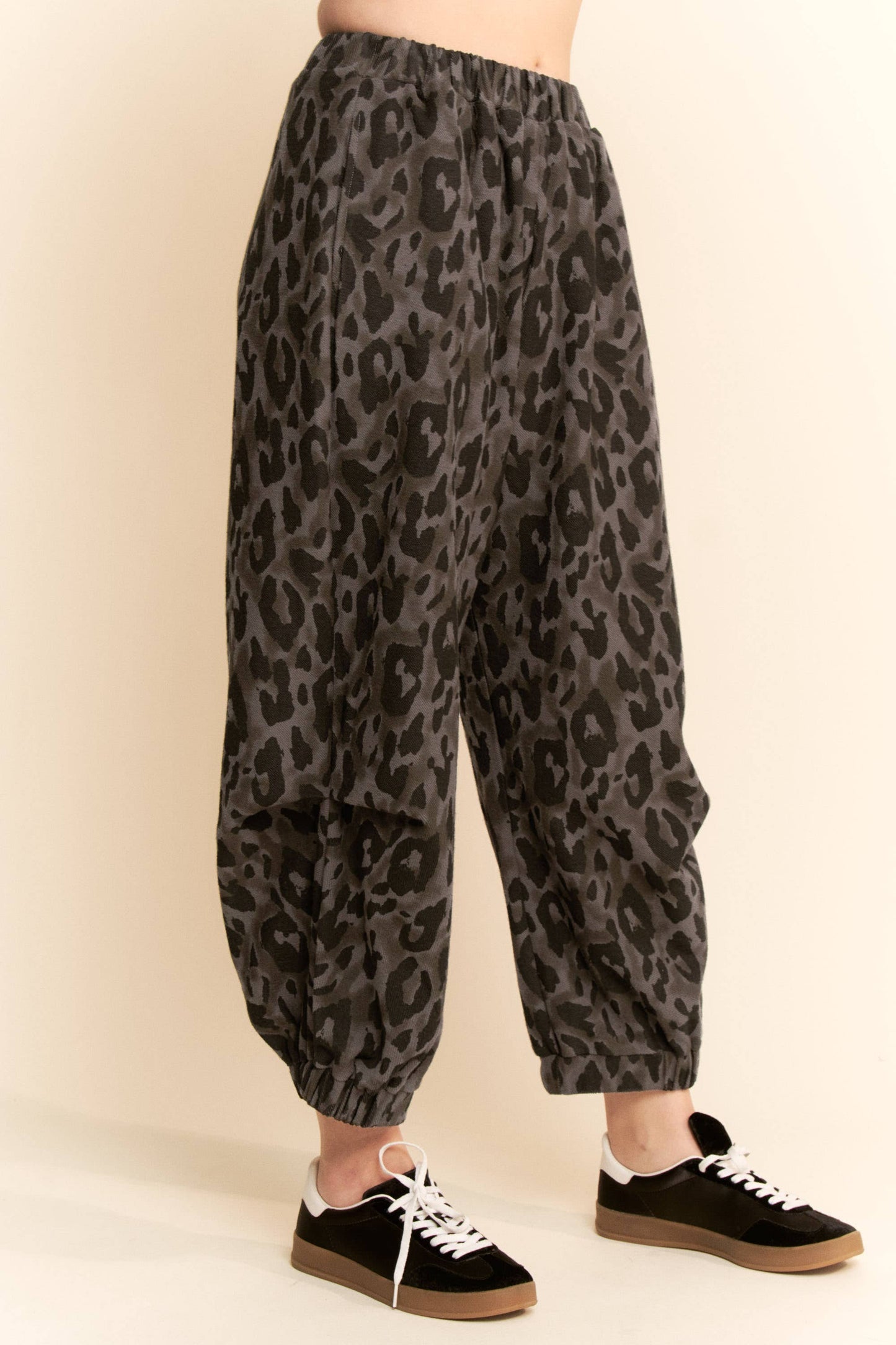 TATUM LEOPARD PRINTED SOFT KNIT CINCH TIE TOP PANTS SET