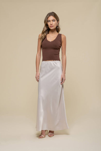 Dani SCALLOP EDGE SLEEVELESS SWEATER KNIT CROP TOP