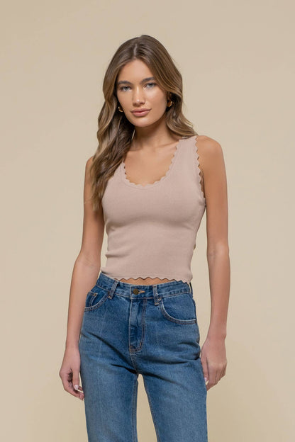 Dani SCALLOP EDGE SLEEVELESS SWEATER KNIT CROP TOP