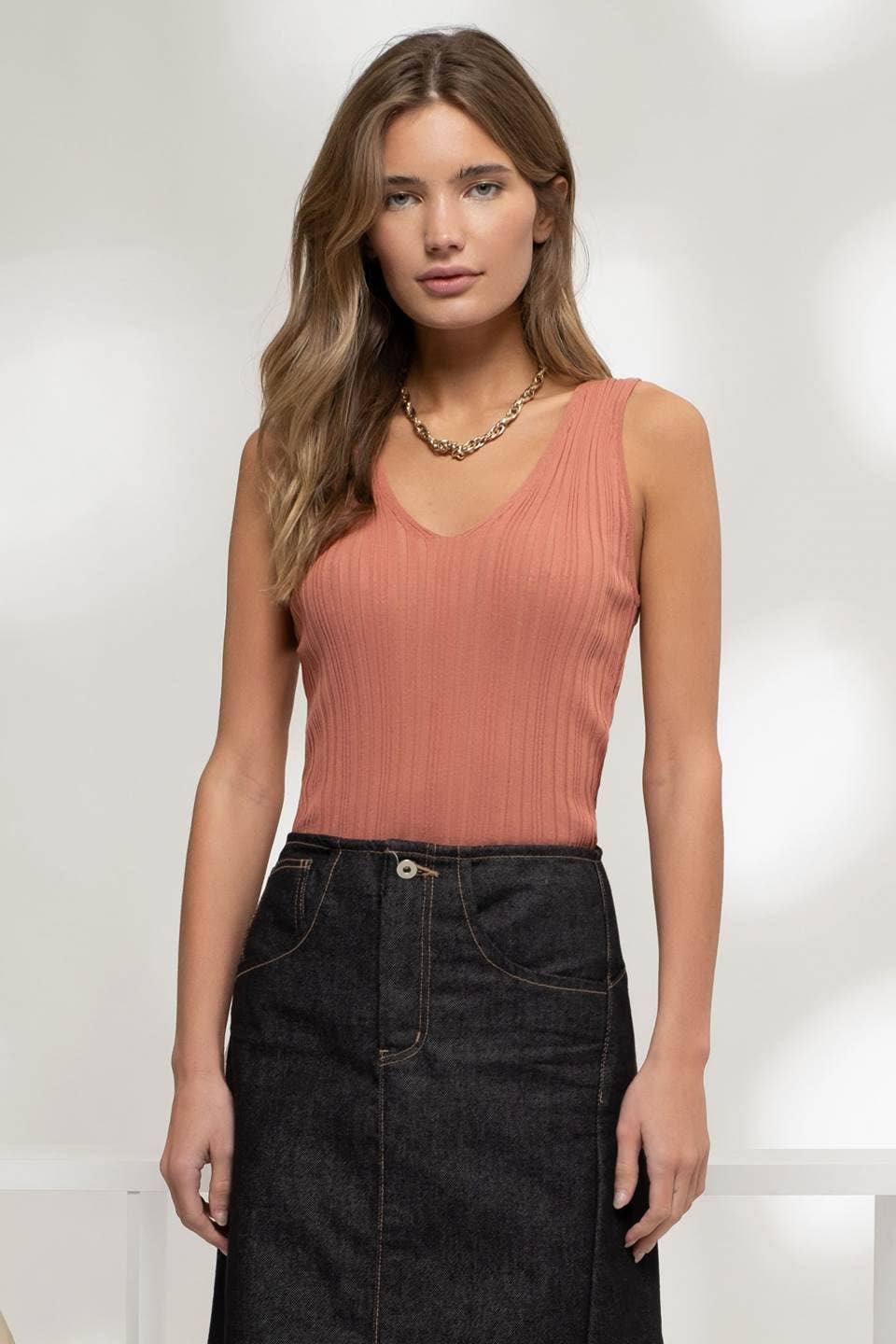 Nora SLEEVELESS V NECK SWEATER KNIT TOP