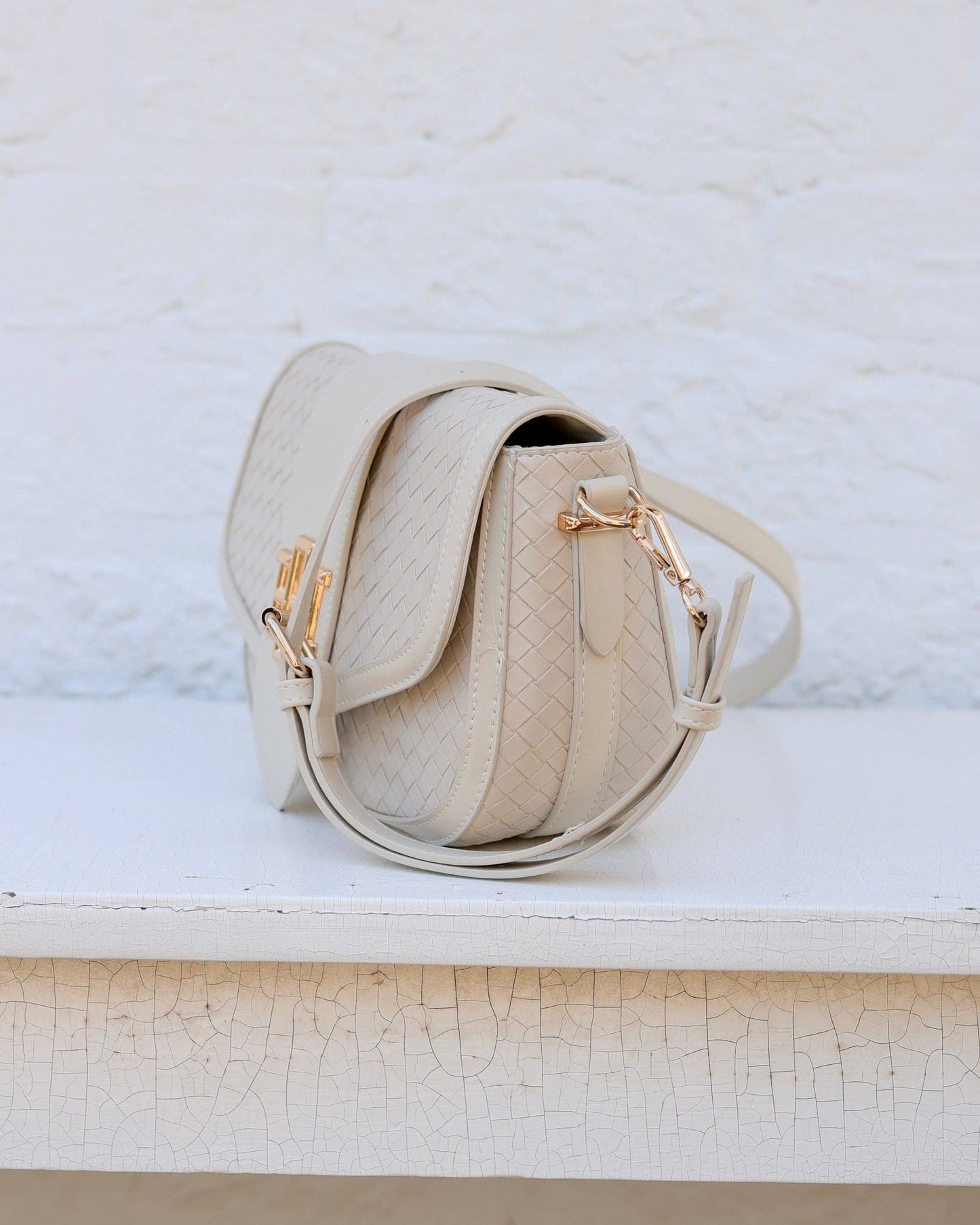 Griffin Crossbody Bag Woven Almond 🥚