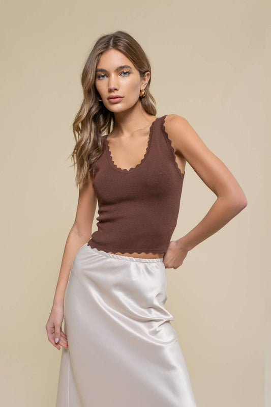 Dani SCALLOP EDGE SLEEVELESS SWEATER KNIT CROP TOP