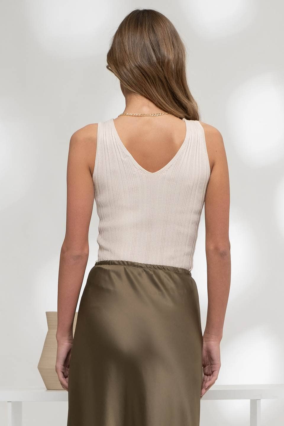 Nora SLEEVELESS V NECK SWEATER KNIT TOP